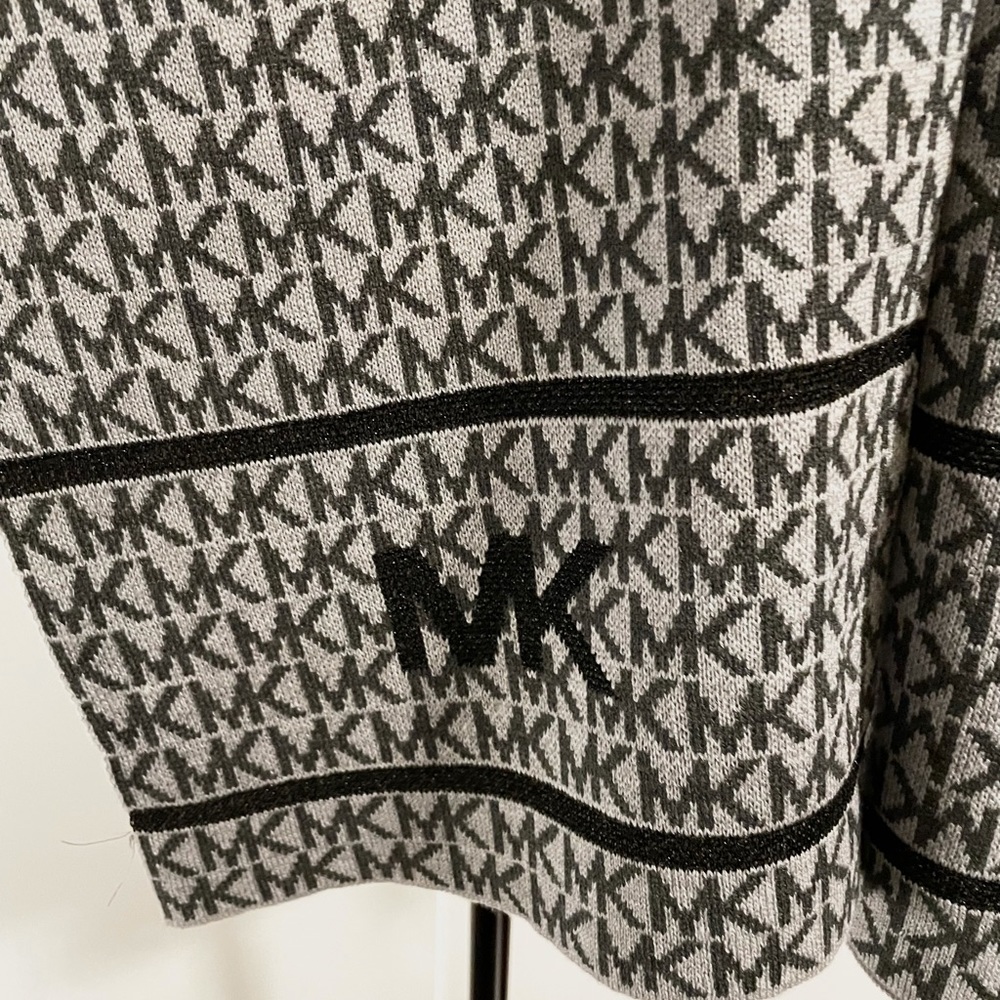 New MICHAEL KORS MK Logo Cuffed Beanie Hat & Scarf Set - Picture 3 of 12